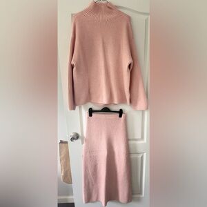 Elegant Pink Ribbed Knit Skirt